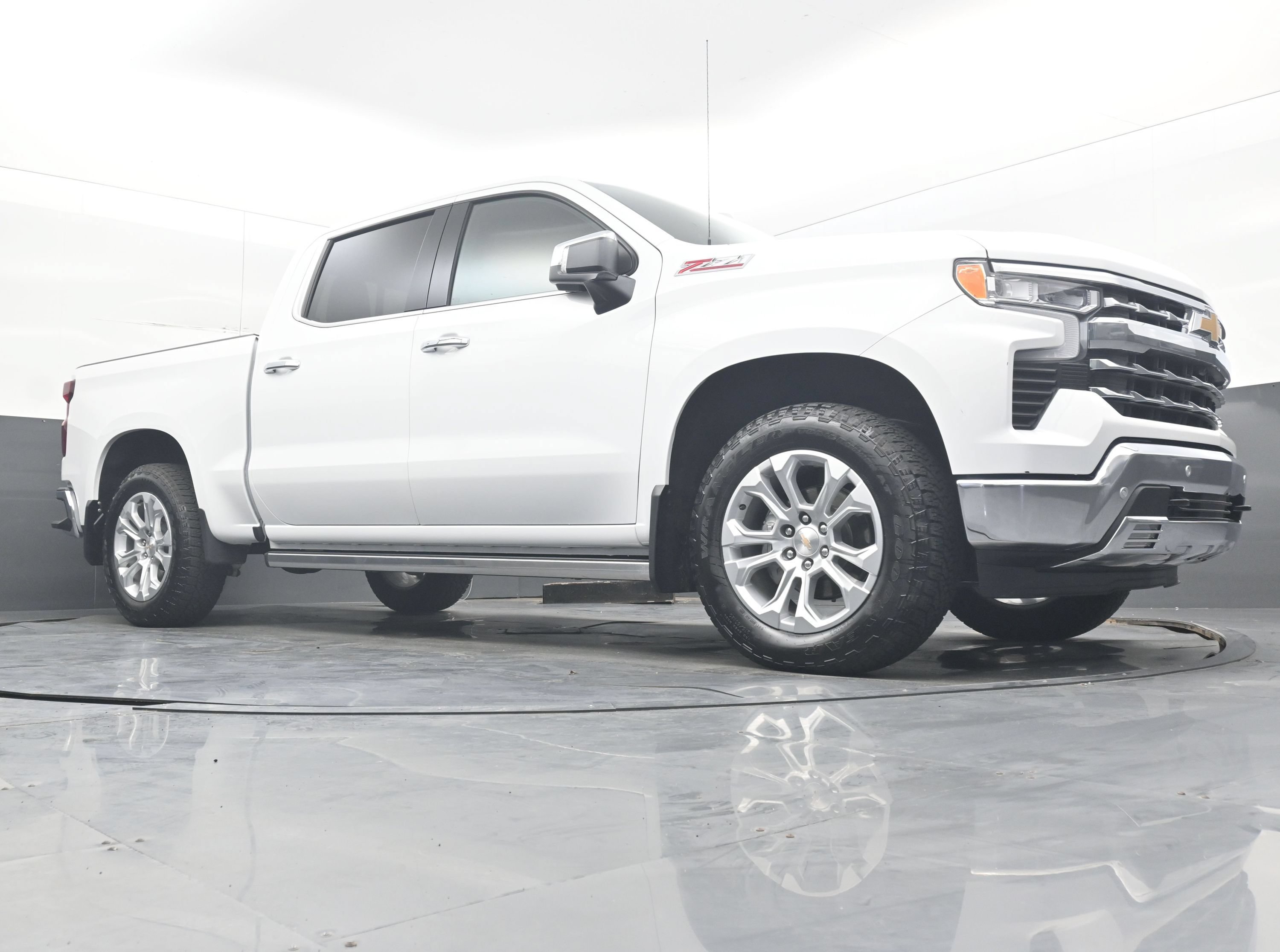 Used 2025 Chevrolet Silverado 1500 LTZ w/ LTZ Premium Package AWD/4WD image 19