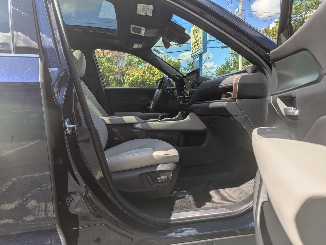 Used 2024 Toyota Grand Highlander AWD Hybrid image 37