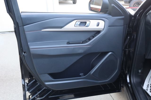 Certified 2025 Ford Explorer Active w/ Active Comfort Package AWD/4WD image 13