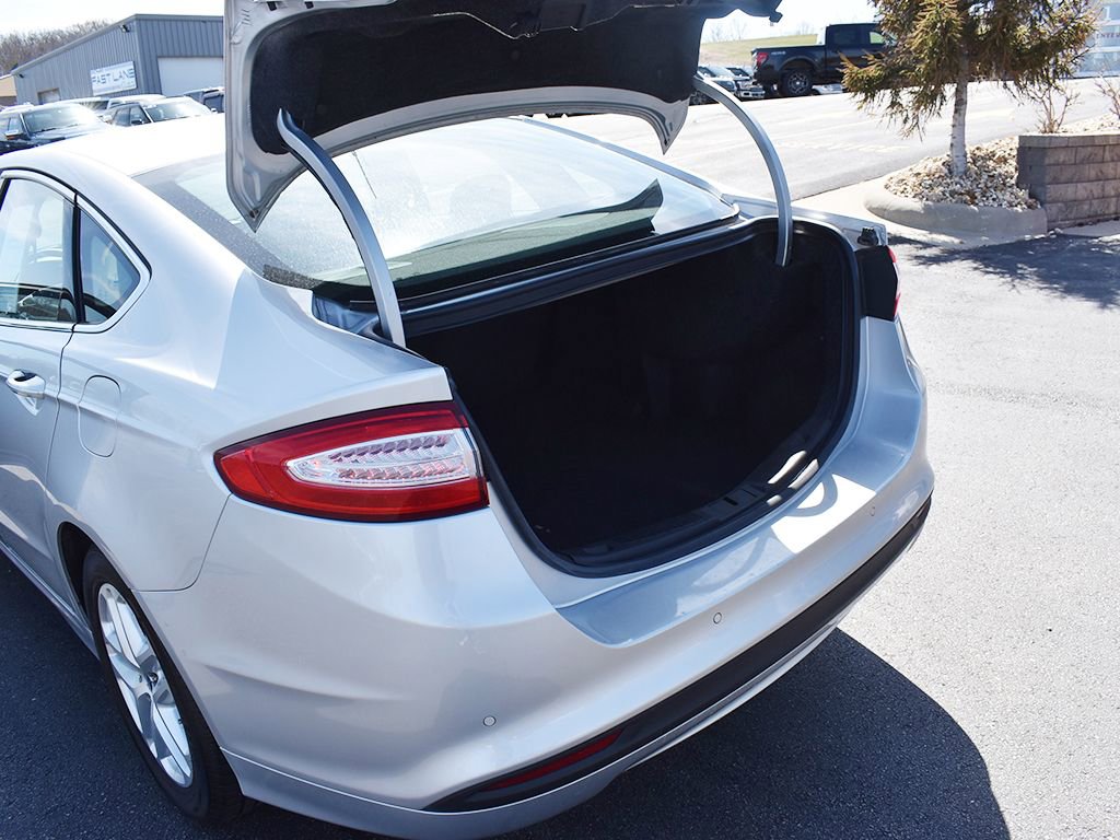 Used 2016 Ford Fusion SE w/ Equipment Group 202A image 24