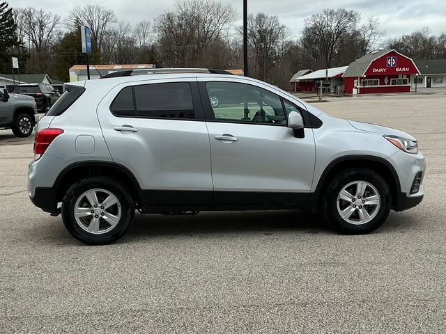 Used 2022 Chevrolet Trax LT w/ LT Convenience Package image 17