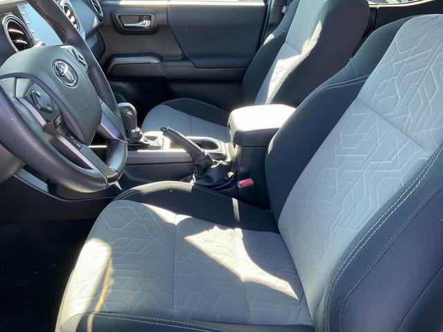 Used 2022 Toyota Tacoma TRD Off-Road w/ Technology Package image 5