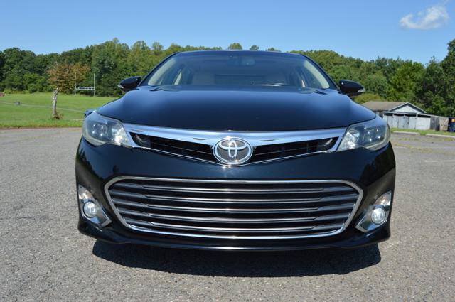 Used 2013 Toyota Avalon Limited FWD image 2