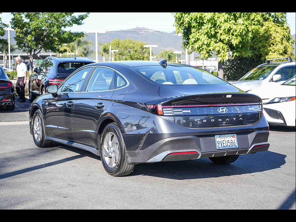 Certified 2025 Hyundai Sonata SE FWD image 9