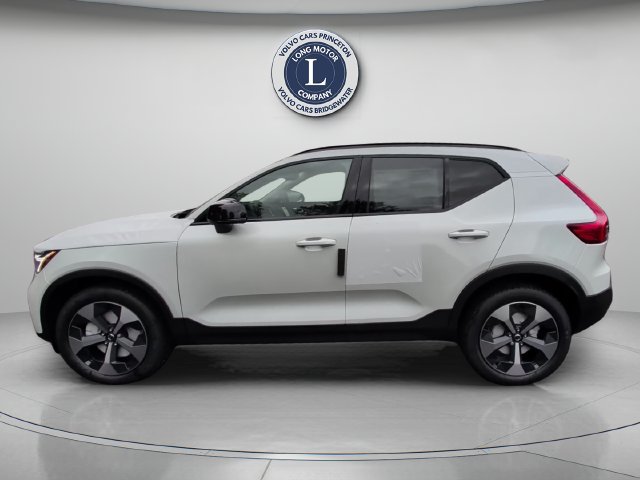 New 2026 Volvo XC40 B5 Plus w/ Protection Package Premier AWD/4WD image 12