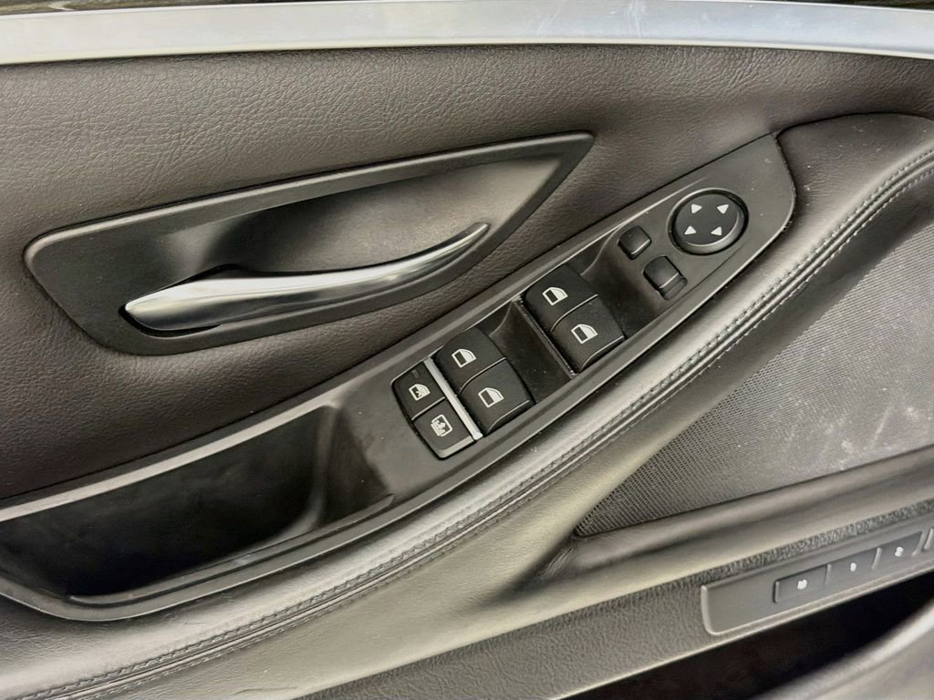 Used 2013 BMW M5 RWD image 18