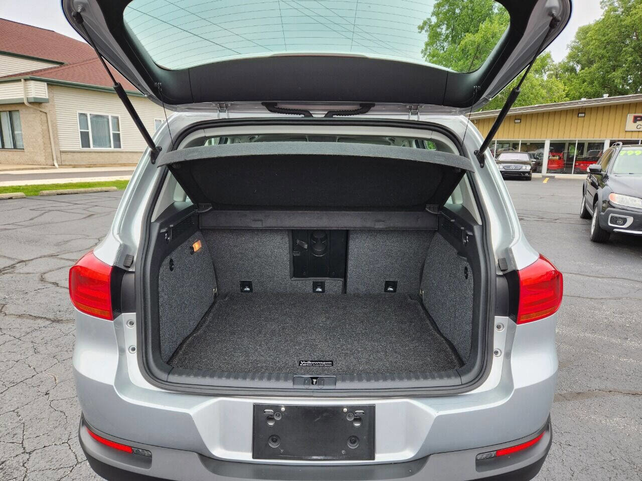 Used 2018 Volkswagen Tiguan Limited w/ Premium Package image 6