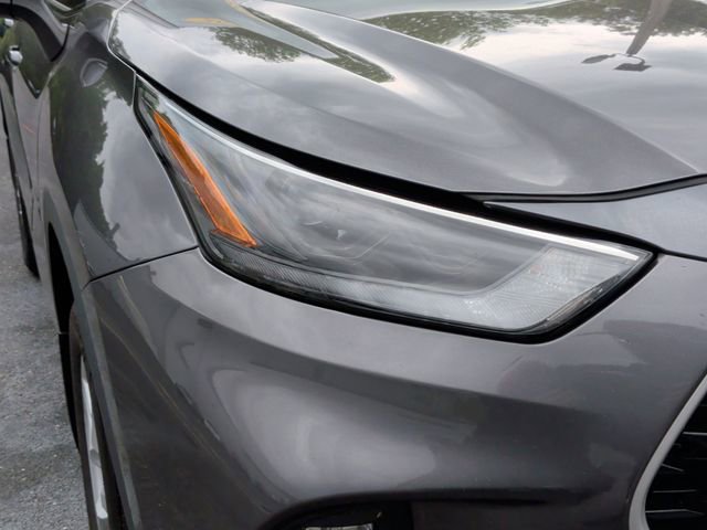 Used 2022 Toyota Highlander LE AWD/4WD image 10
