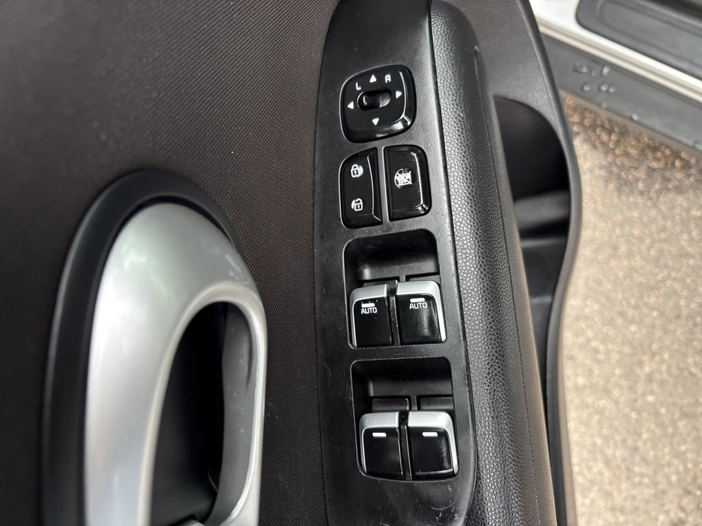 Used 2018 Kia Soul + FWD image 10