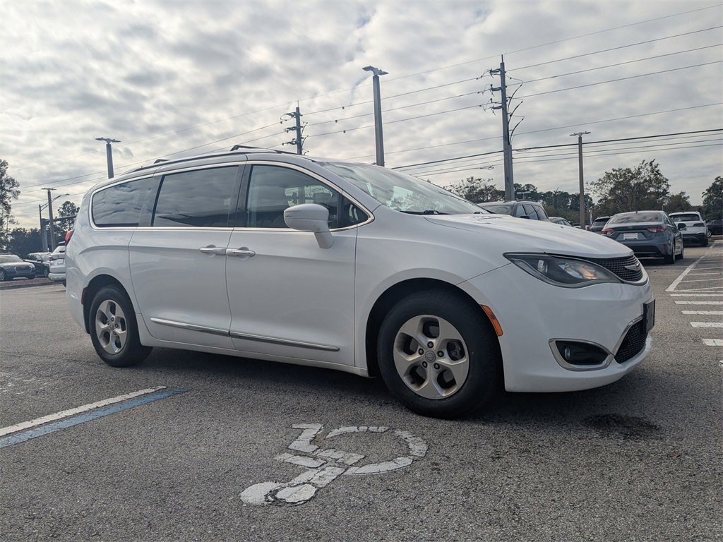 Used 2017 Chrysler Pacifica Touring-L Plus image 14