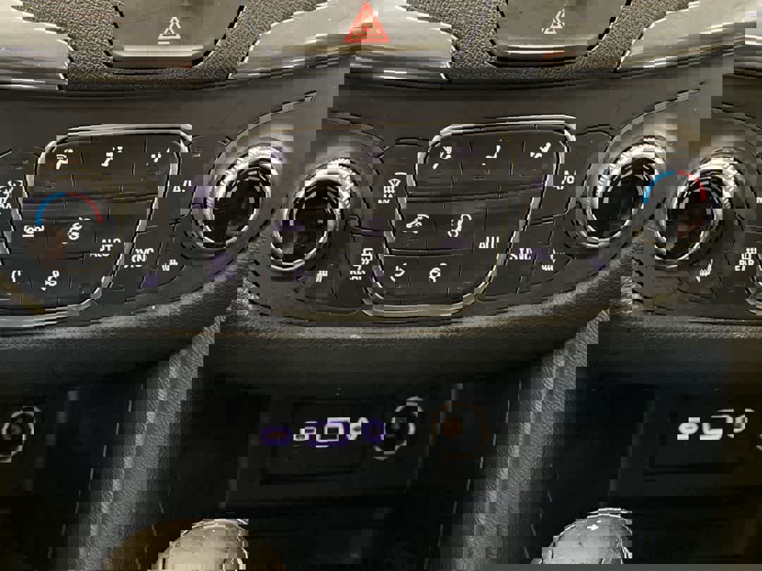 Used 2020 Chevrolet Equinox LT w/ Driver Convenience Package image 21