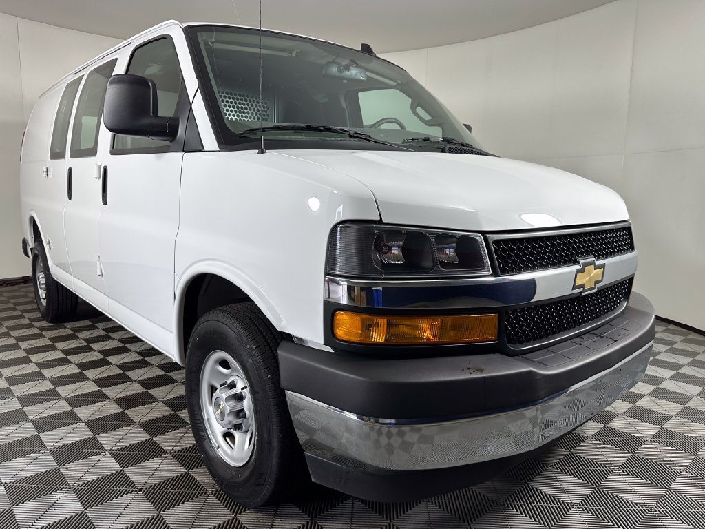 Used 2025 Chevrolet Express 2500 w/ Driver Convenience Package RWD image 7