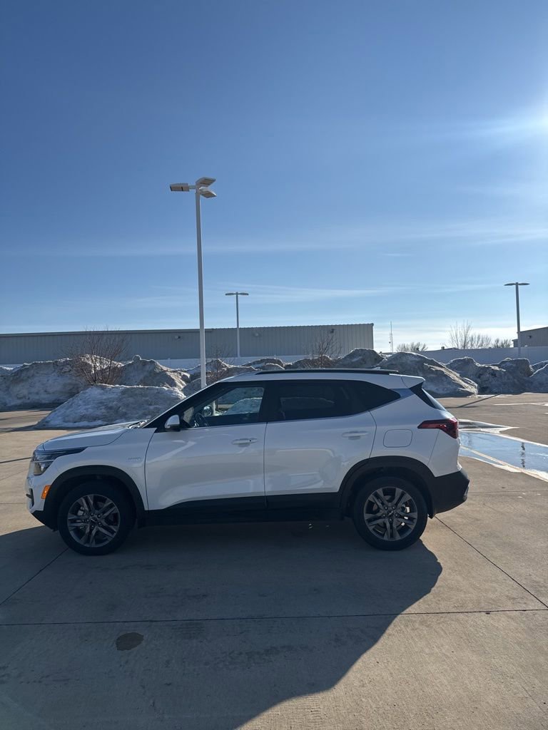 Used 2023 Kia Seltos S w/ Navigation Package image 5