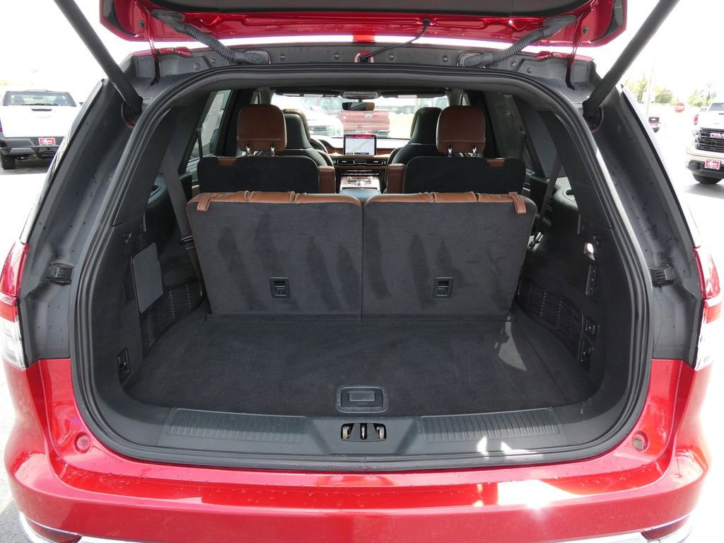 Used 2020 Lincoln Aviator Reserve w/ Equipment Group 202A AWD/4WD image 16