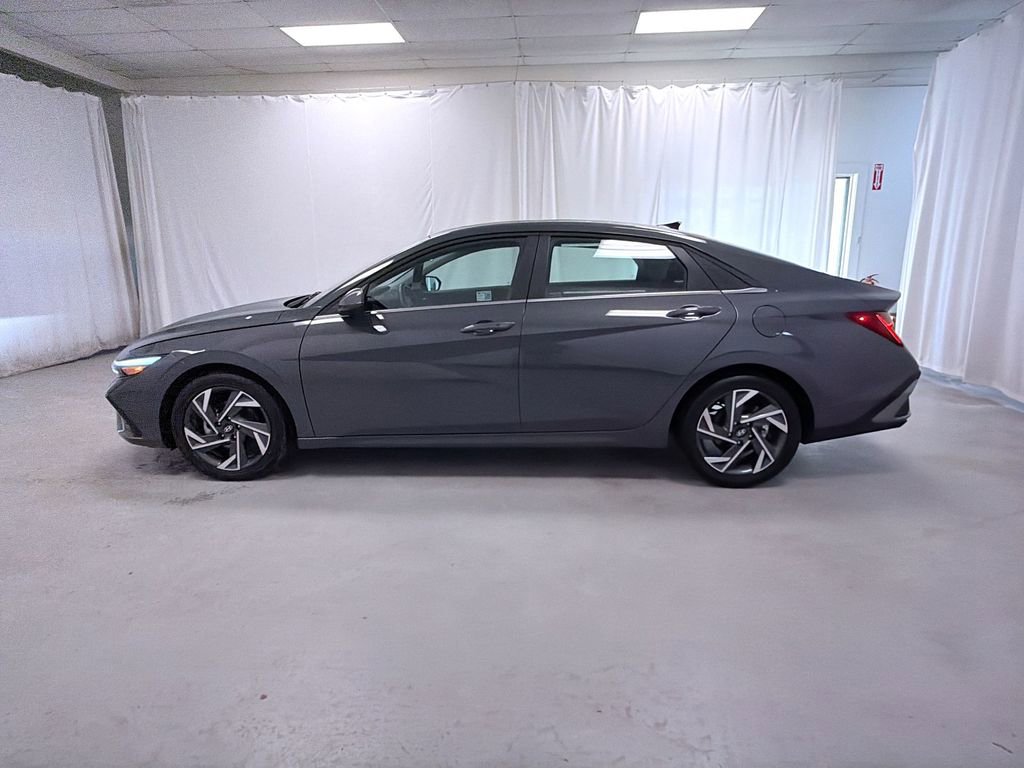 Used 2025 Hyundai Elantra SEL image 10