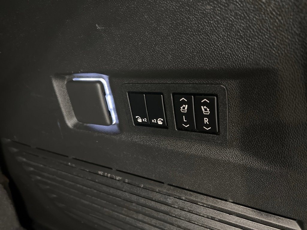 Used 2021 Chevrolet Tahoe High Country w/ Premium Package image 38