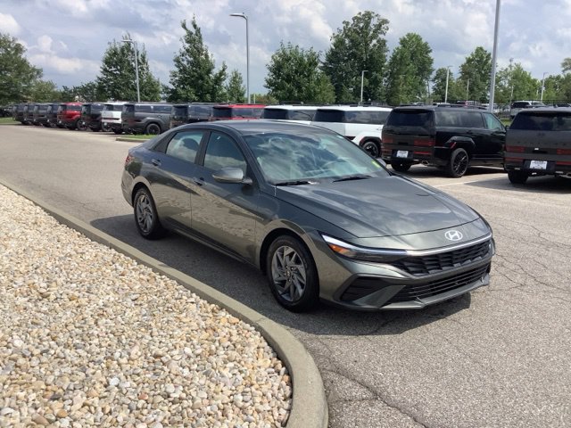 Certified 2024 Hyundai Elantra SEL FWD image 8