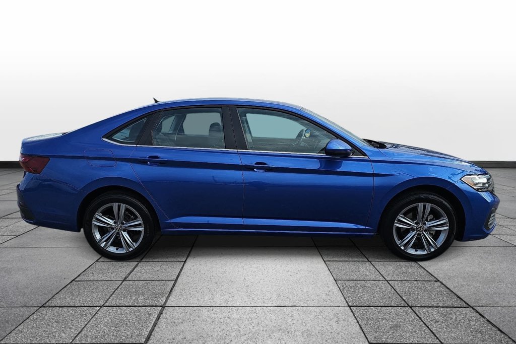 Used 2024 Volkswagen Jetta SE FWD image 4