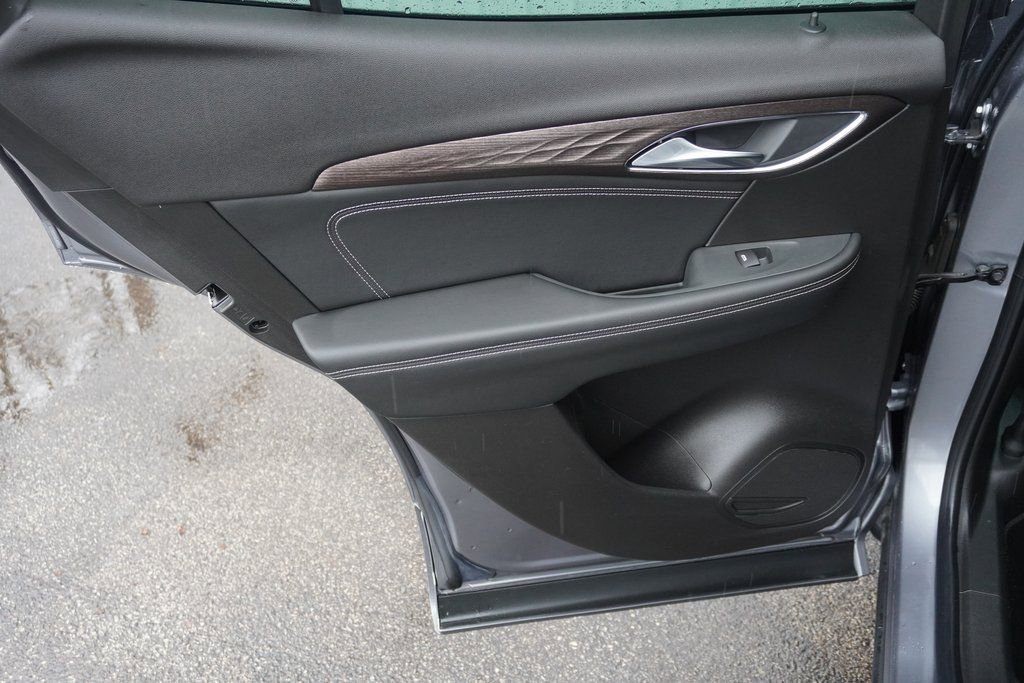 Used 2022 Buick Envision Avenir w/ Safety Package image 32