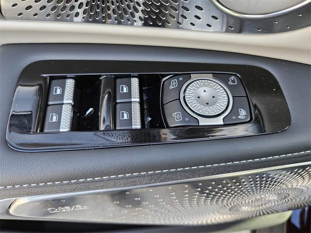 Used 2025 Lincoln Nautilus Reserve image 11