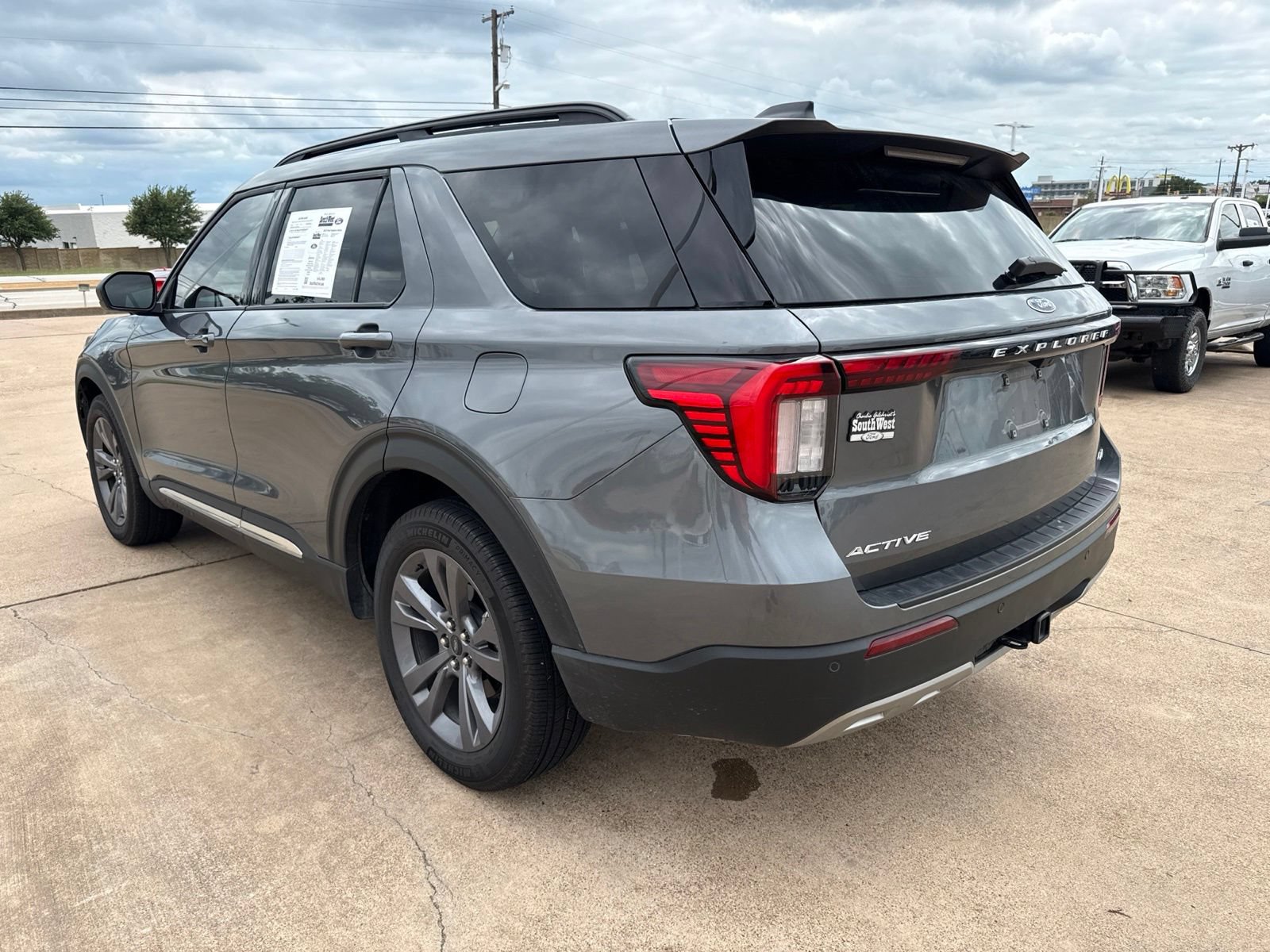 Used 2025 Ford Explorer Active w/ Active Comfort Package AWD/4WD image 5