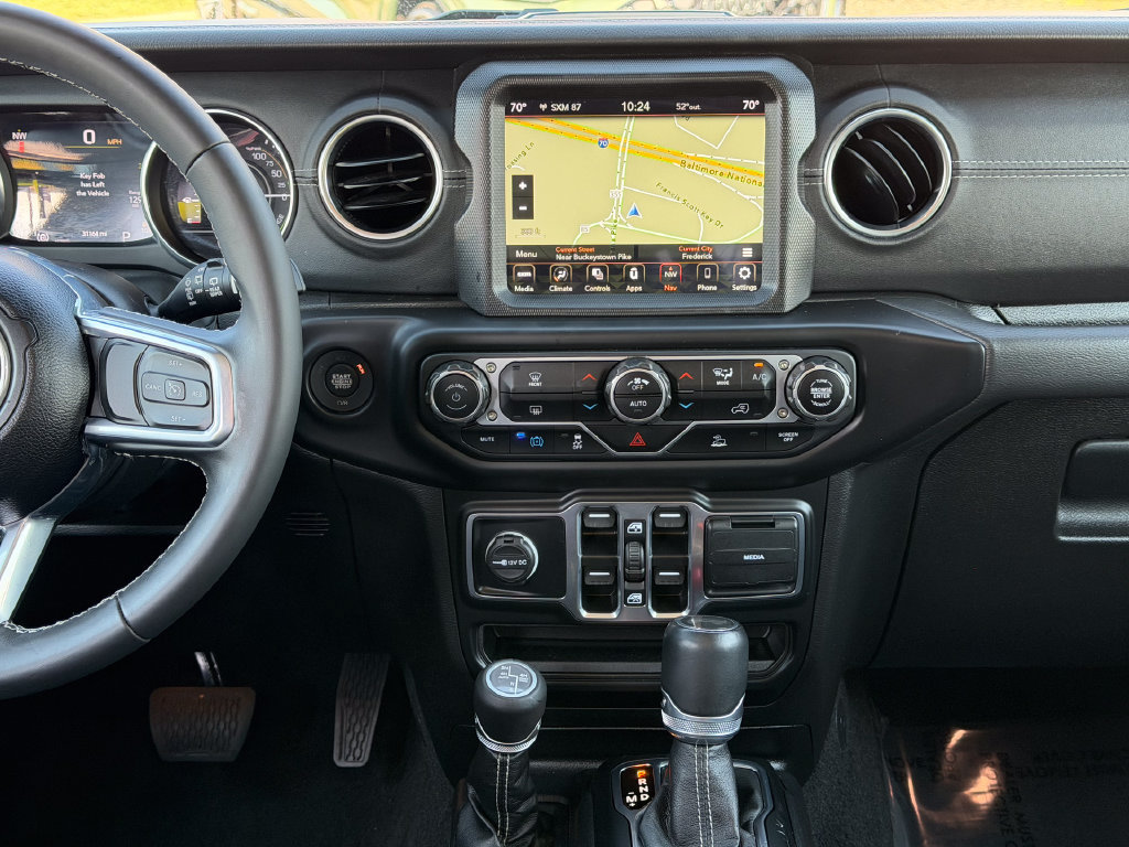 Used 2022 Jeep Wrangler Unlimited Sahara AWD/4WD image 22