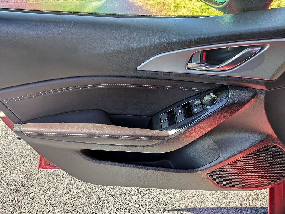 Used 2018 MAZDA MAZDA3 Touring image 13