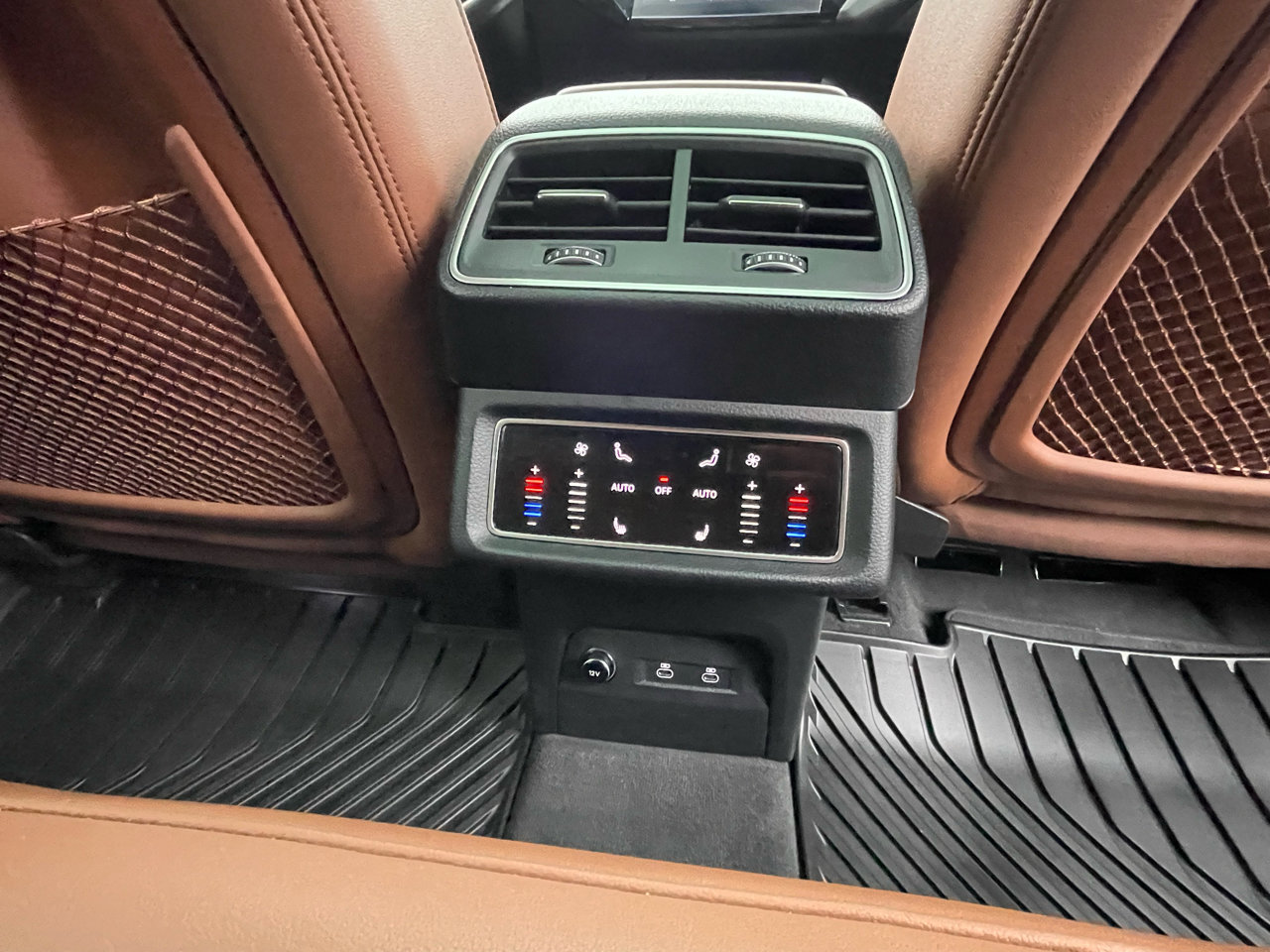 Used 2023 Audi e-tron Premium Plus w/ Premium Plus Package image 23