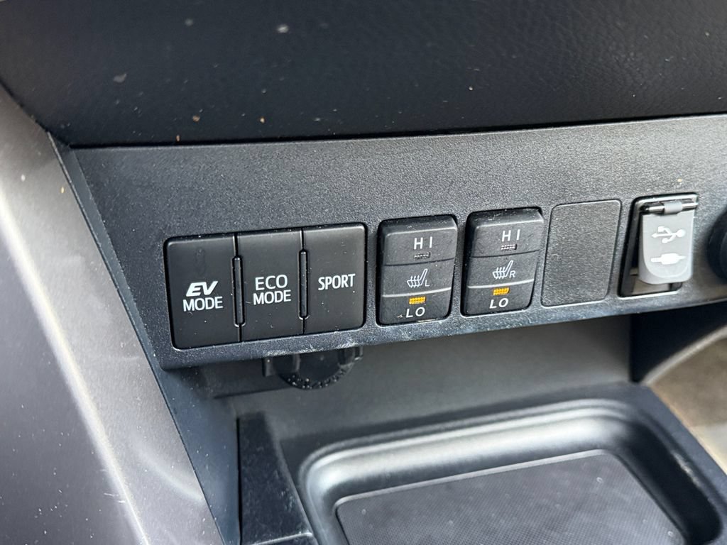 Used 2018 Toyota RAV4 Limited AWD/4WD image 29