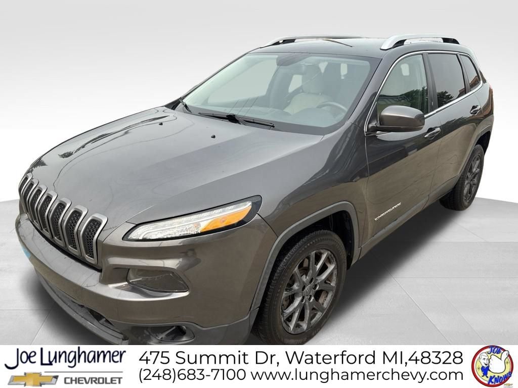 Used 2017 Jeep Cherokee Latitude w/ Safety/Convenience Group FWD image 8