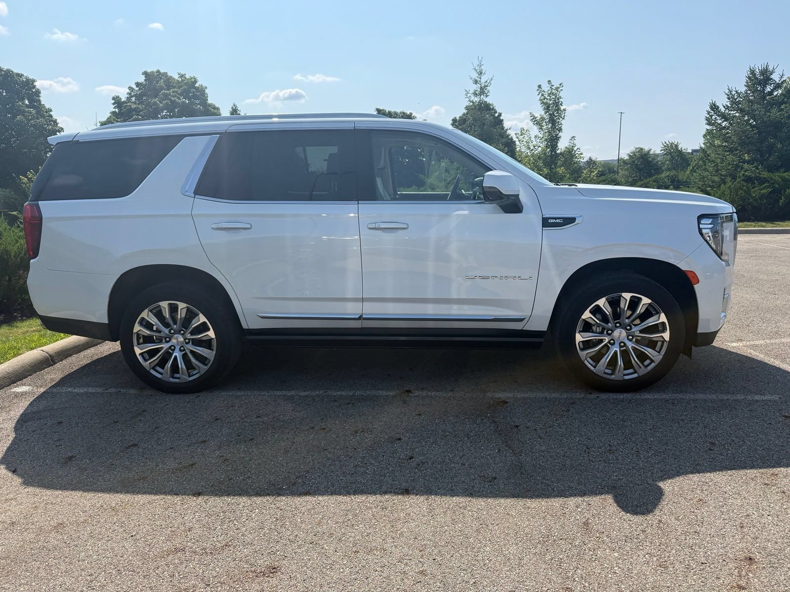 Used 2023 GMC Yukon Denali w/ LPO, Floor Liner Package AWD/4WD image 4