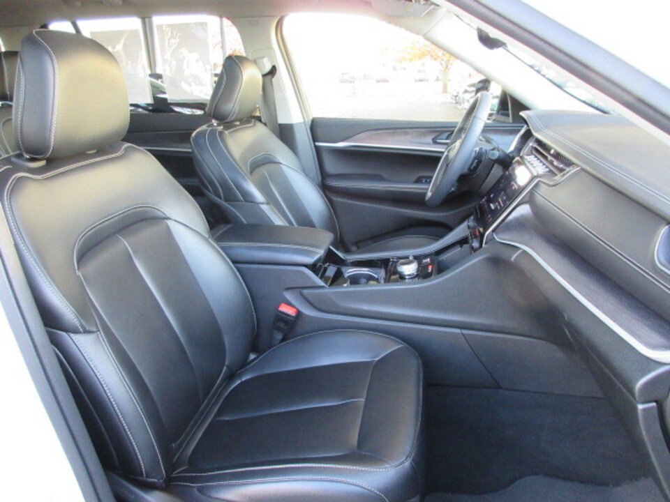 Used 2023 Jeep Grand Cherokee L Limited w/ Trailer Tow Group (B) image 31