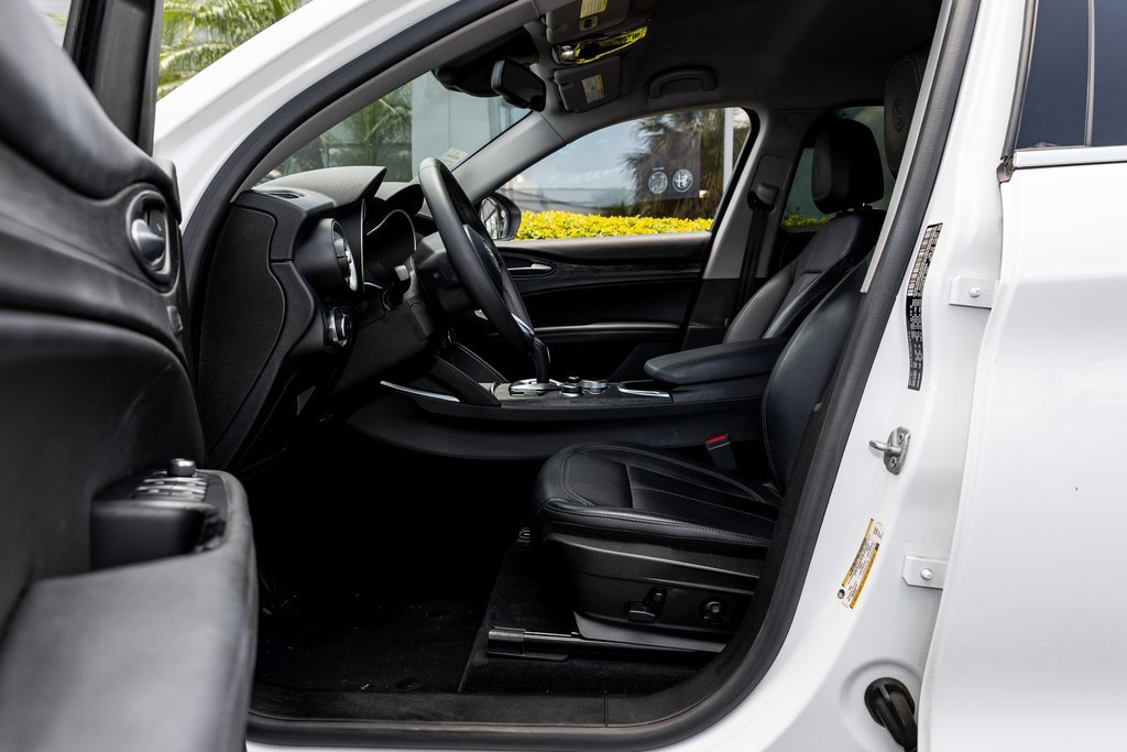 Used 2021 Alfa Romeo Stelvio Sprint image 16