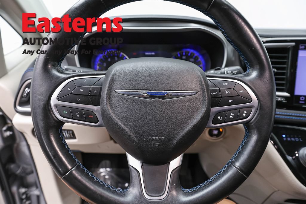 Used 2021 Chrysler Pacifica Touring-L FWD image 10
