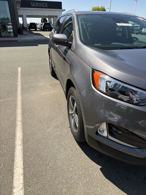 Used 2024 Ford Edge SEL w/ Convenience Package image 4