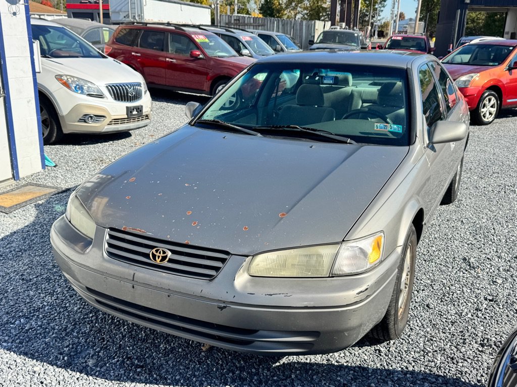 Used 1998 Toyota Camry LE FWD image 1