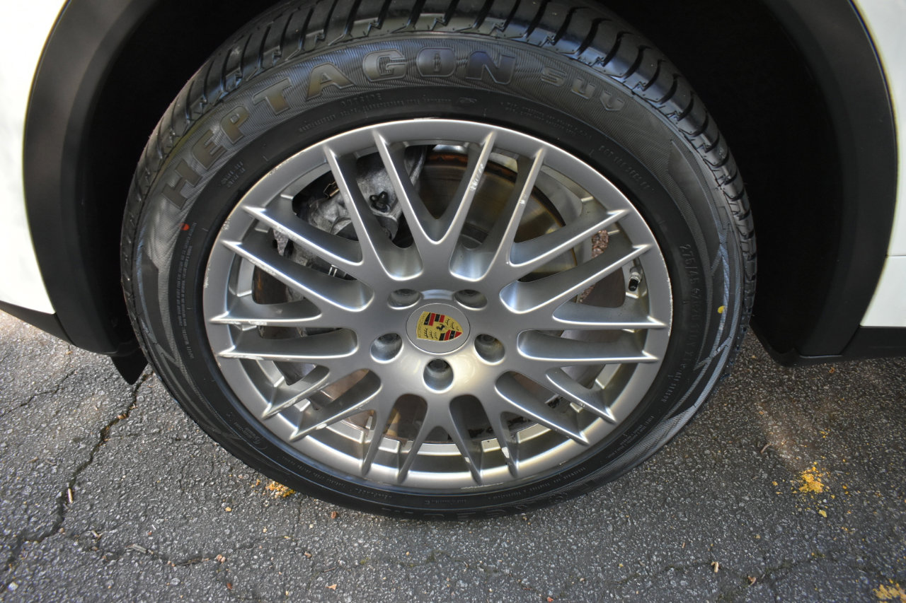 Used 2018 Porsche Cayenne Platinum Edition image 42