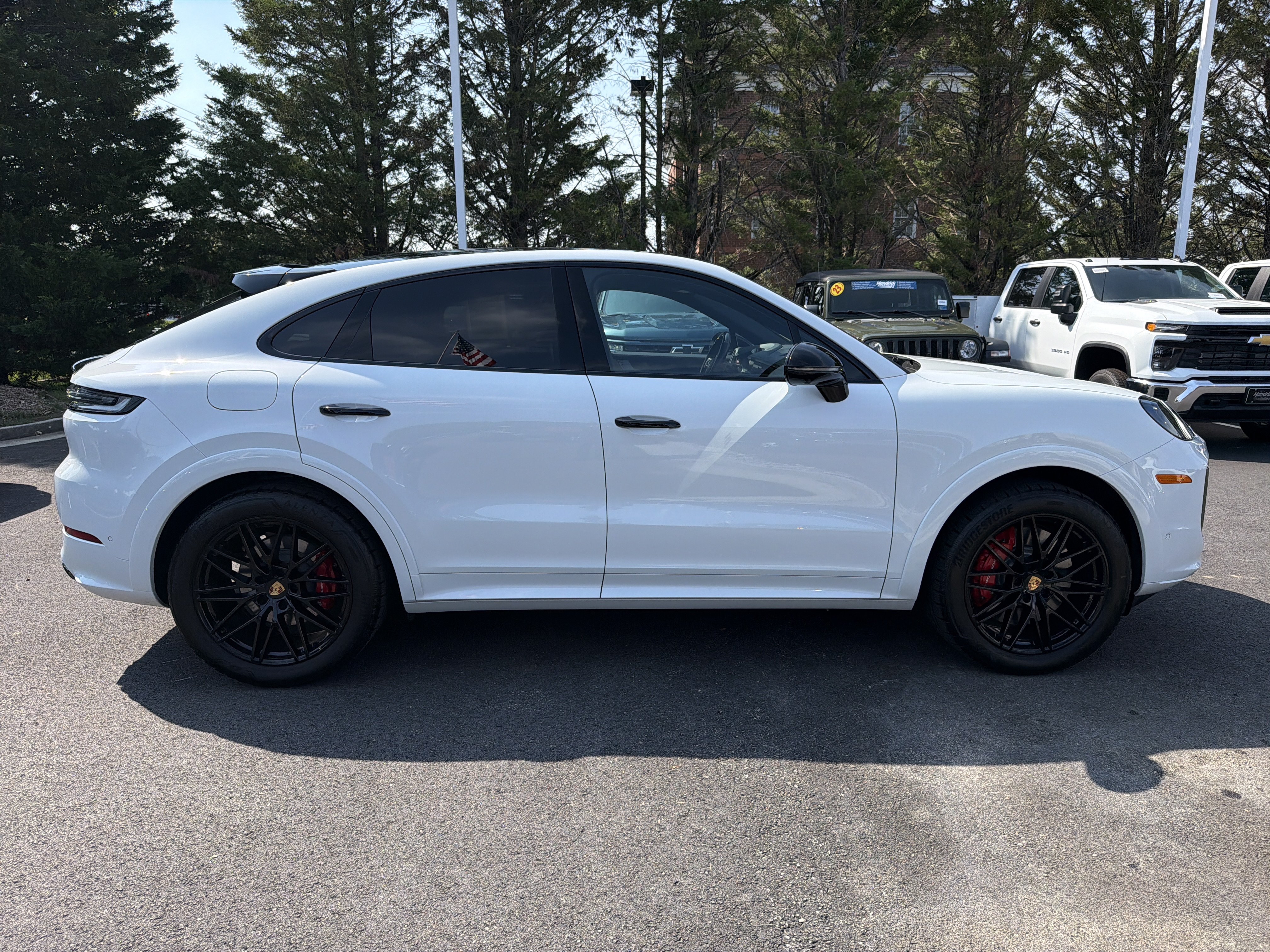 Used 2024 Porsche Cayenne S AWD/4WD image 11