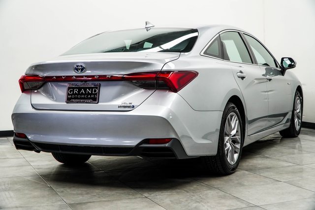 Used 2021 Toyota Avalon XLE w/ Moonroof Package image 12