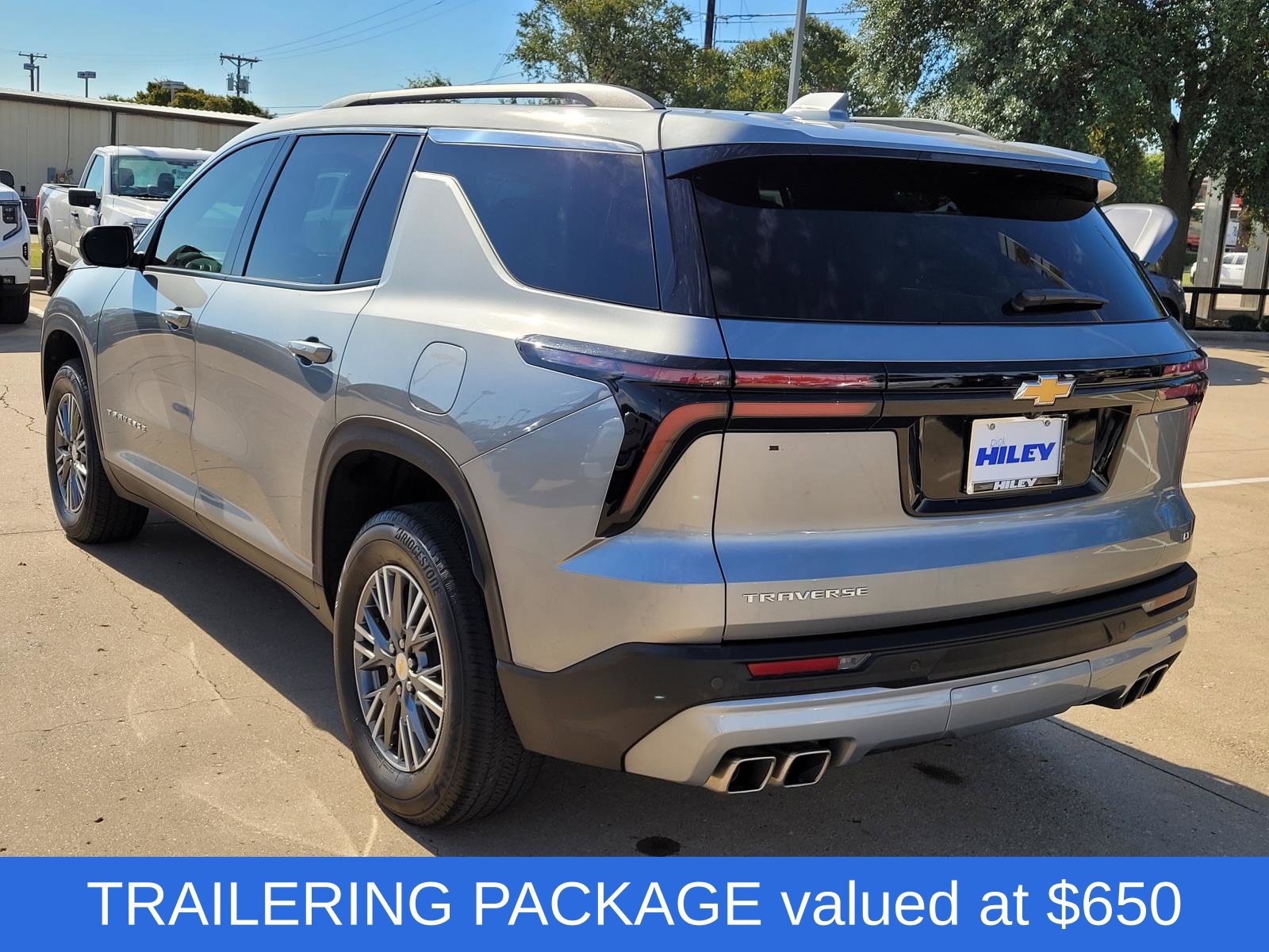 Used 2024 Chevrolet Traverse LT w/ Trailering Package FWD image 3