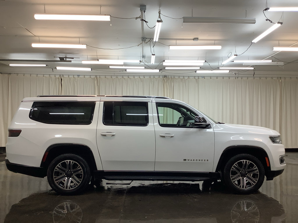 Used 2023 Jeep Wagoneer L Series II AWD/4WD image 4