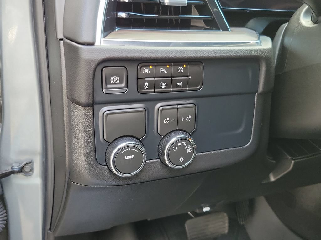 Used 2026 Chevrolet Suburban LT RWD image 21