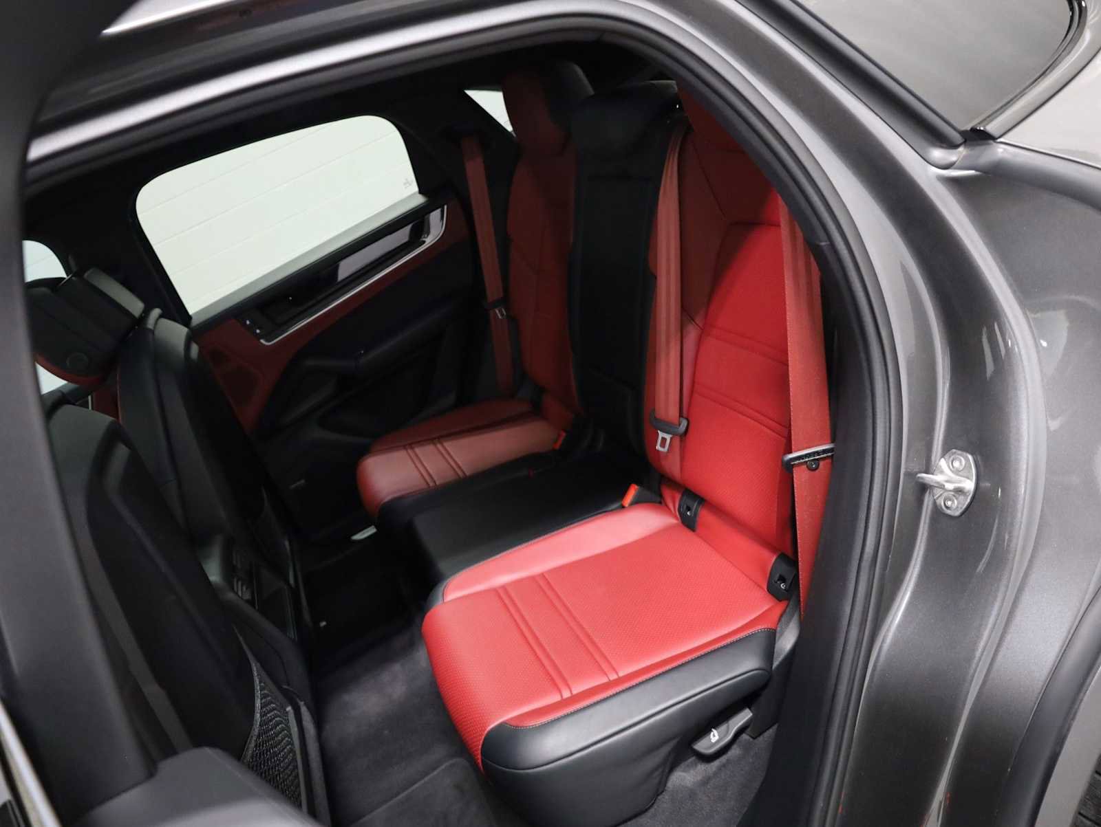 Used 2024 Porsche Cayenne S AWD/4WD image 36