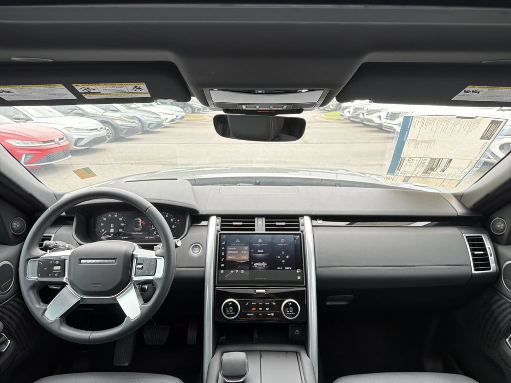Used 2025 Land Rover Discovery S AWD/4WD image 18