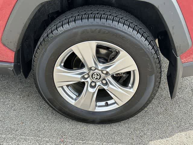 Used 2023 Toyota RAV4 LE AWD/4WD image 5