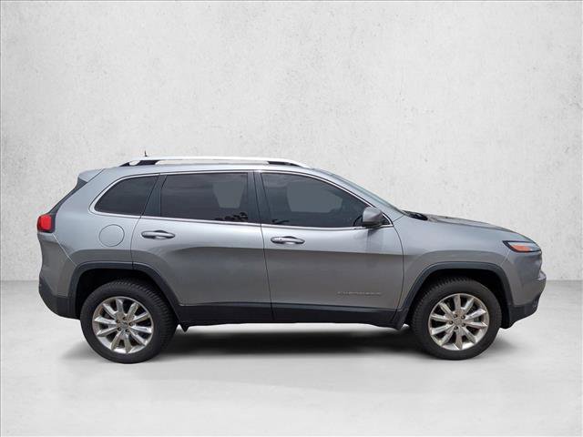 Used 2017 Jeep Cherokee Limited AWD/4WD image 4