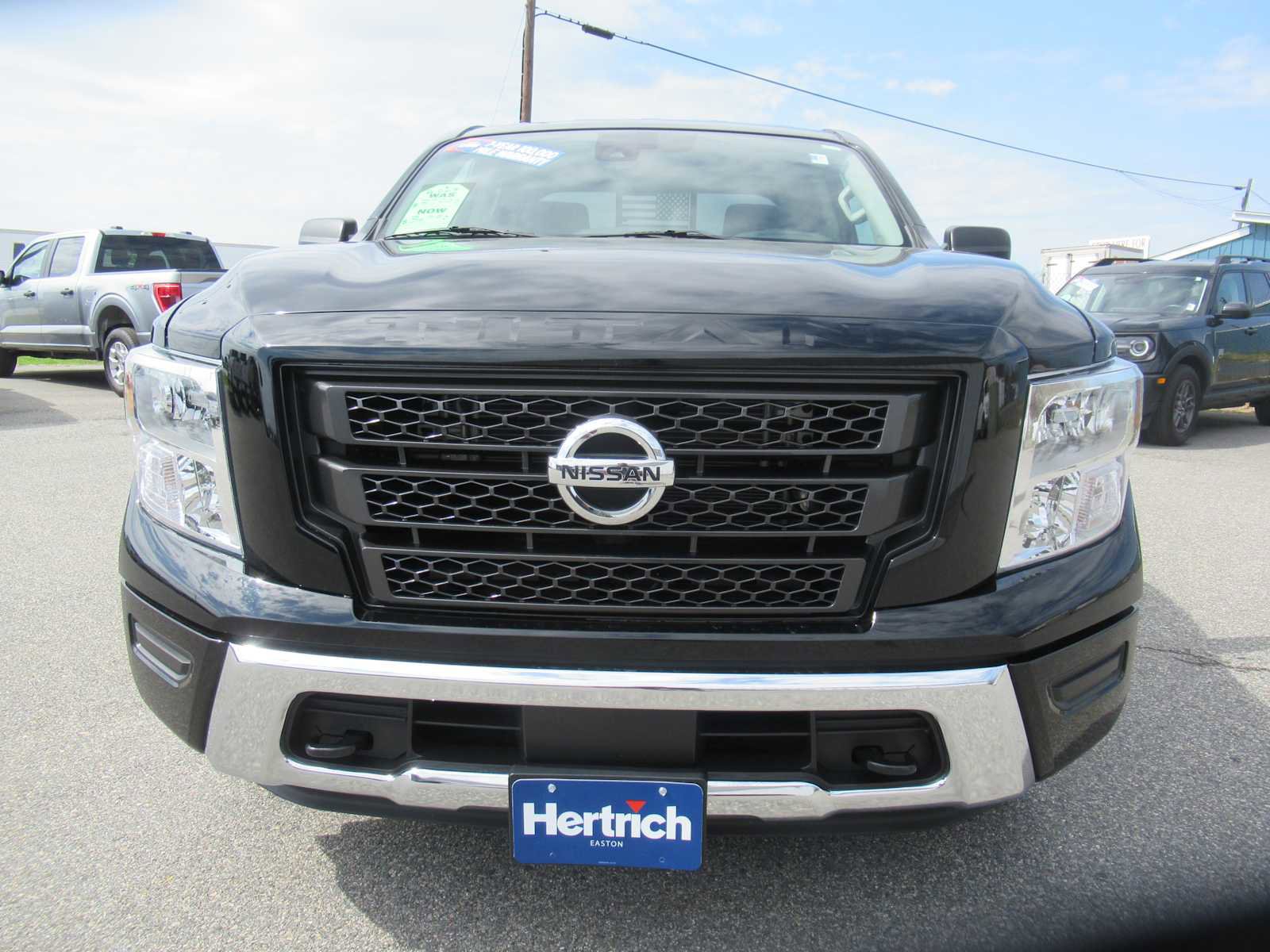 Used 2023 Nissan Titan SV w/ Accessory Utility Package image 2