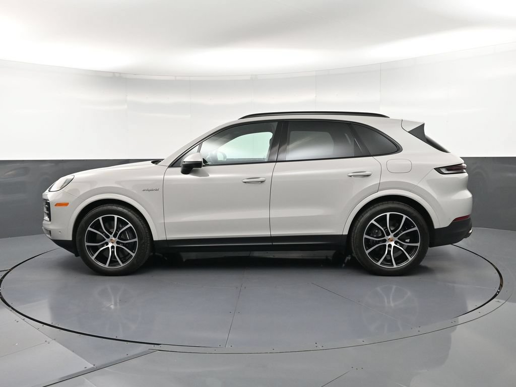 Certified 2026 Porsche Cayenne E-Hybrid AWD/4WD image 2
