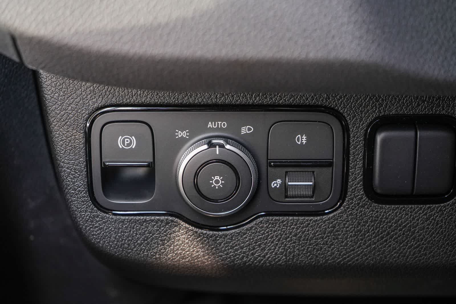 New 2025 Mercedes-Benz eSprinter 170 Cargo image 24
