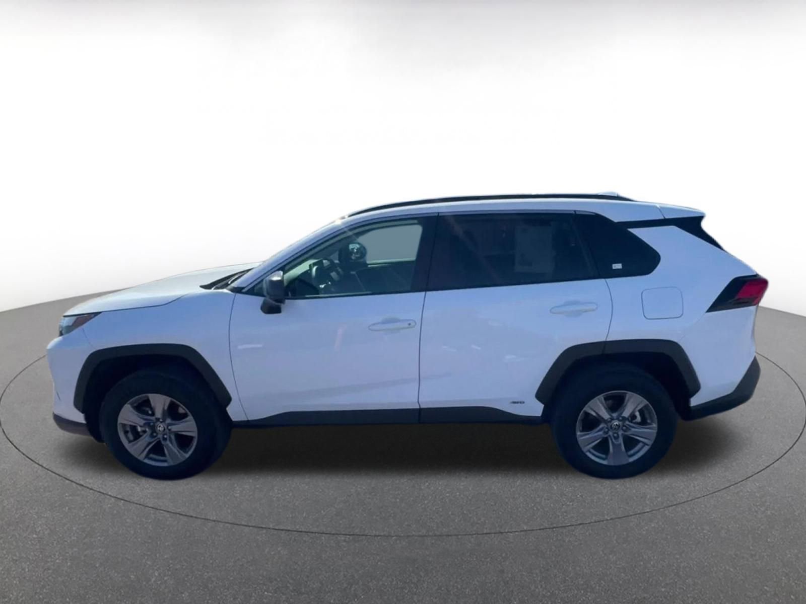 Used 2025 Toyota RAV4 LE image 9